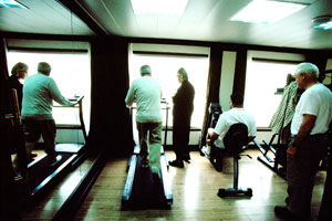 长江一号游轮健身房