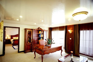 长江一号游轮神州套房会客厅