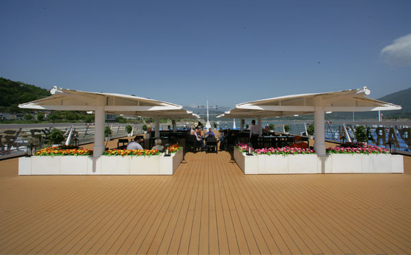 世纪神话游轮6楼甲板