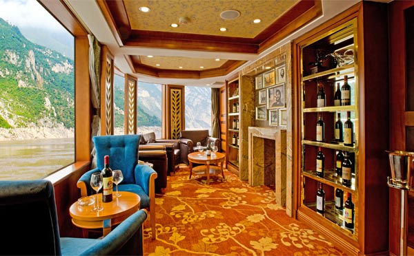 总统8号游轮红酒吧