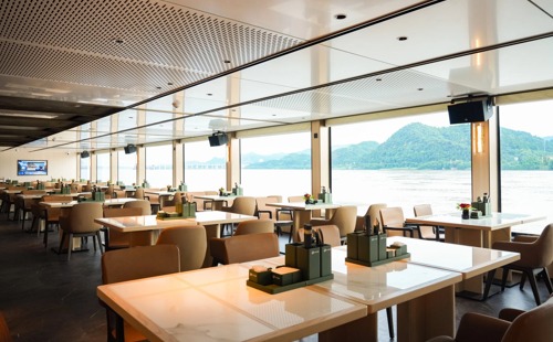 长江行极光阅江餐厅01