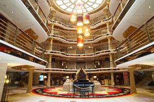 黃金5號游輪大廳