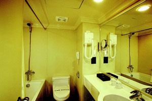 長江一號游輪商務(wù)套房衛(wèi)生間