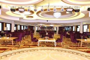 长江二号游轮娱乐大厅