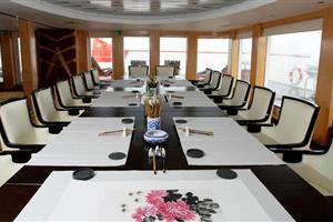 长江探索号会议室