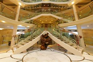 世紀神話游輪大堂