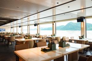 长江行极光阅江餐厅01