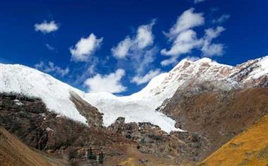 西藏卡若拉冰川