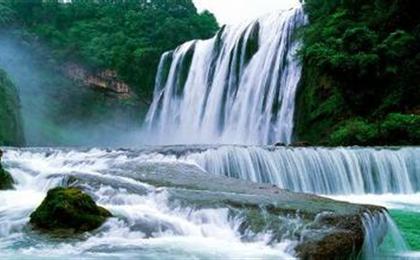 贵州黄果树瀑布、青岩古镇、湿地公园双卧四日游天然避暑胜地